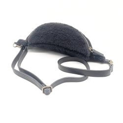 Werner 1911 Bio Hip Bag Kronborg in schwarz aus Schurwolle mit verstellbarem Gurt