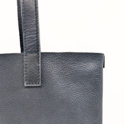 Werner 1911 Tote Bag Tanstein aus Bioleder in Dunkelblau mit Schulterriemen