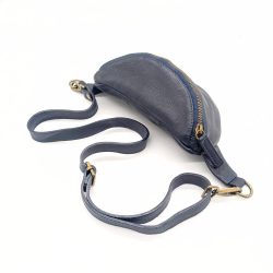 Werner 1911 Hip Bag Kronborg aus Bioleder in dunkelblau mit Reißverchluss