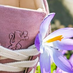 Werner 1911 Bio-Sneaker Eistaucher in Altrosa mit Löwe auf der Lasche