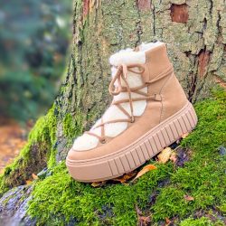 Werner 1911 Cozy Wool Boot Capybara in beige im Wald