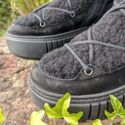 Werner 1911 Zip and Lace Boot Capybara in schwarz mit Wolle