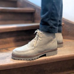 Werner 1911 Herren Bio-Low Boot Elch in Grau in Kombination mit Schwarzer Hose