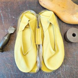 Werner1911 Hausschuh Bio-Ballerina in gelb im Reise-Etui