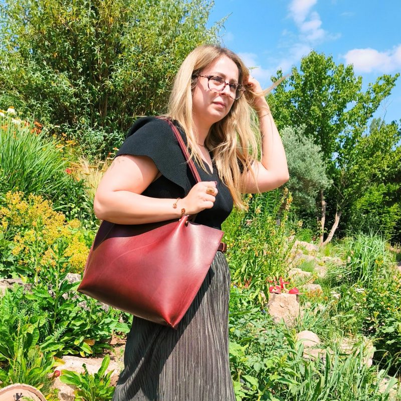 Werner1911 Shopper Guttenburg Dark Choc über der Schulter