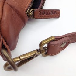 Werner 1911 Croissant Bag Fleckenstein Kastanienbraun mit dezentem Branding