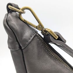 Werner 1911 Croissant Bag Fleckenstein in mokka mit abnehmbarem Riemen