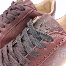 Werner 1911 Bio-Sneaker Eistaucher Weinrot mit Löwe auf der Lasche