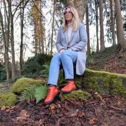 Werner 1911 Bio Komfort-Boot Gams in rostrot in Kombination mit Jeans und Mantel