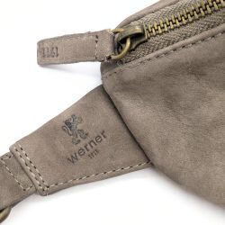 Werner 1911 Hip Bag Kronborg in taupe mit Branding