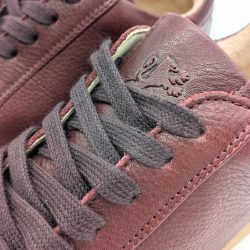 Werner 1911 Bio-Sneaker Eistaucher in Weinrot mit dezentem Branding