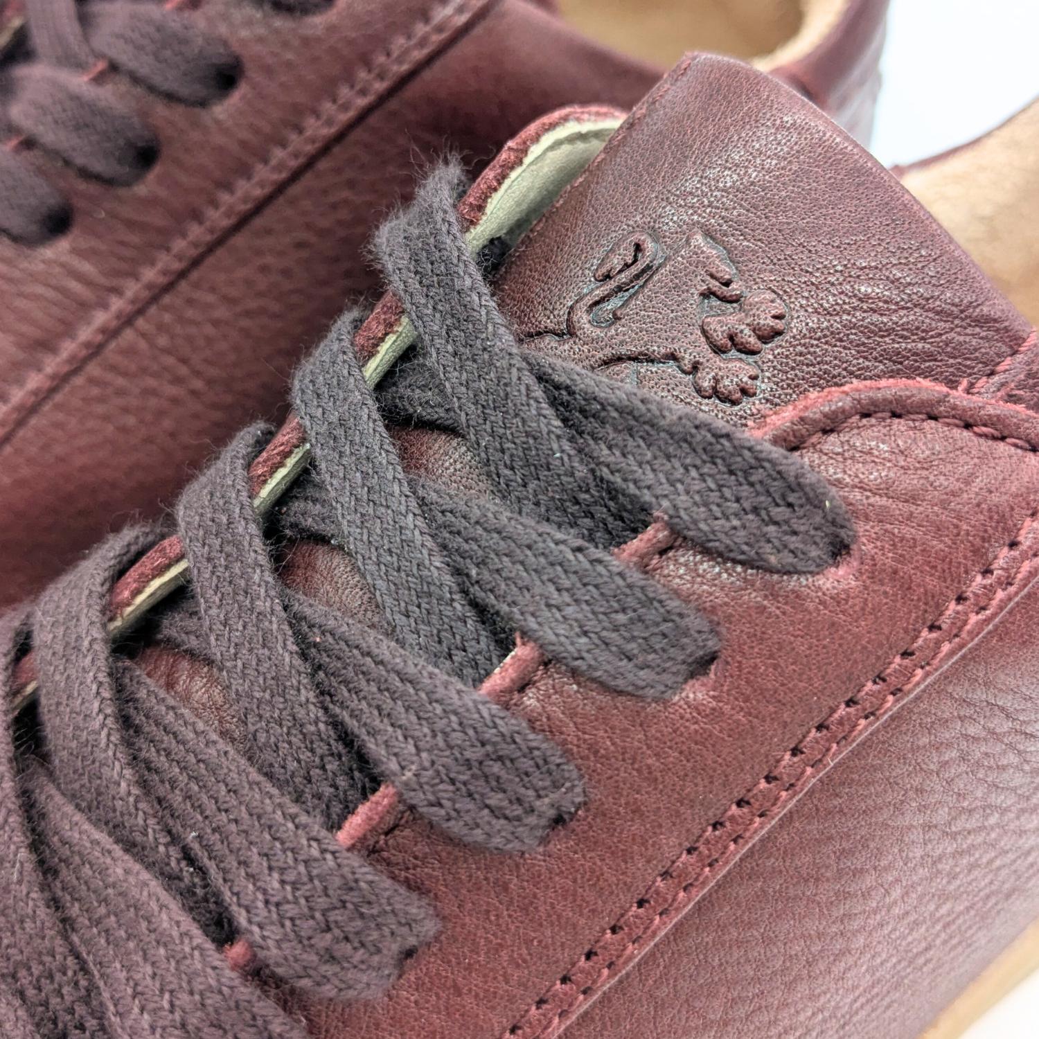 Werner 1911 Bio-Sneaker Eistaucher in Weinrot mit dezentem Branding
