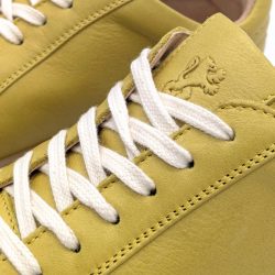 Werner 1911 Bio-Sneaker Eistaucher in Gelb mit dezentem Branding