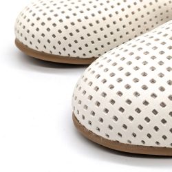 Werner 1911 Bio-Ballerina Weißdorn mit Perforierung in naturweiß mit runder Schnalle