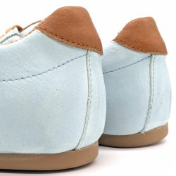 Werner 1911 Low-Sneaker Gimpel aus Bioleder in eisblau mit braunem Ledereinsatz an der Ferse