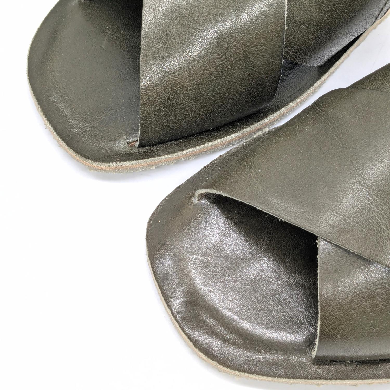 Werner 1911 Bio-Pantolette Huflattich in Khaki-Grün mit Karree Spitze