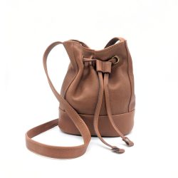 Werner 1911 Bio-Bucket Bag Limburg in kastanienbraun verstellbarem Trageriemen