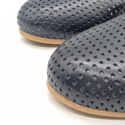 Werner 1911 Bio-Ballerina Weißdorn mit Perforierung in dunkelblau mit runder Spitze