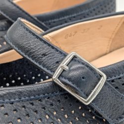 Werner 1911 Bio-Ballerina Weißdorn mit Perforierung in dunkelblau mit Schnalle