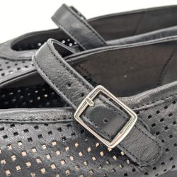 Werner 1911 Bio-Ballerina Weißdorn mit Perforierung in schwarz mit Schnalle