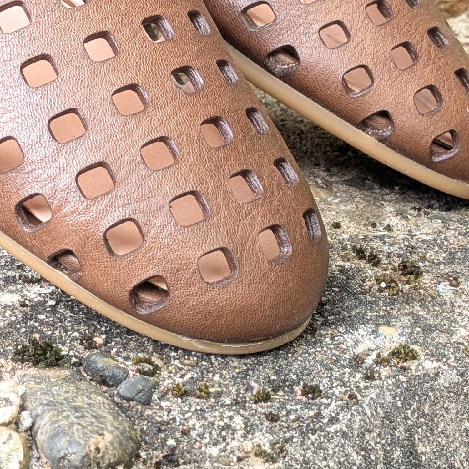 Werner 1911 Bio-Pantolette Weißdorn in Cognac mit Lochung