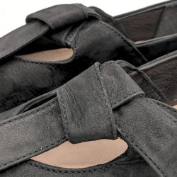 Werner 1911 Bio-Ballerina Rosenkäfer in schwarz mit Riemen geknotet